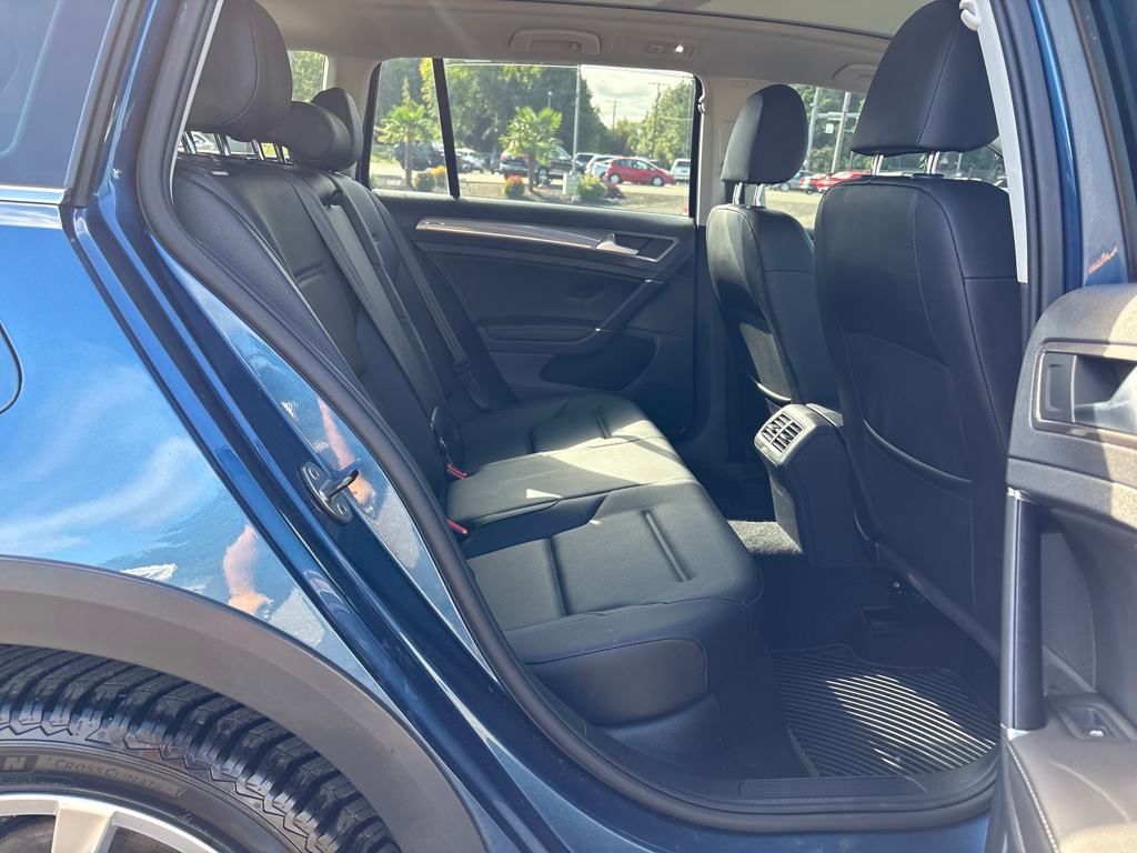 2017 Night Blue Volkswagen Golf Alltrack TSI SE AWD Crossover