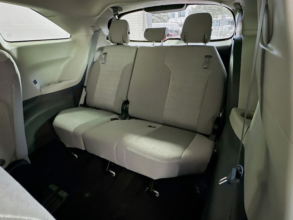Thumbnail: 2022 Toyota Sienna - 25