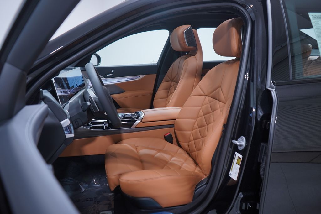 2025 BMW 7 Series 740i 7