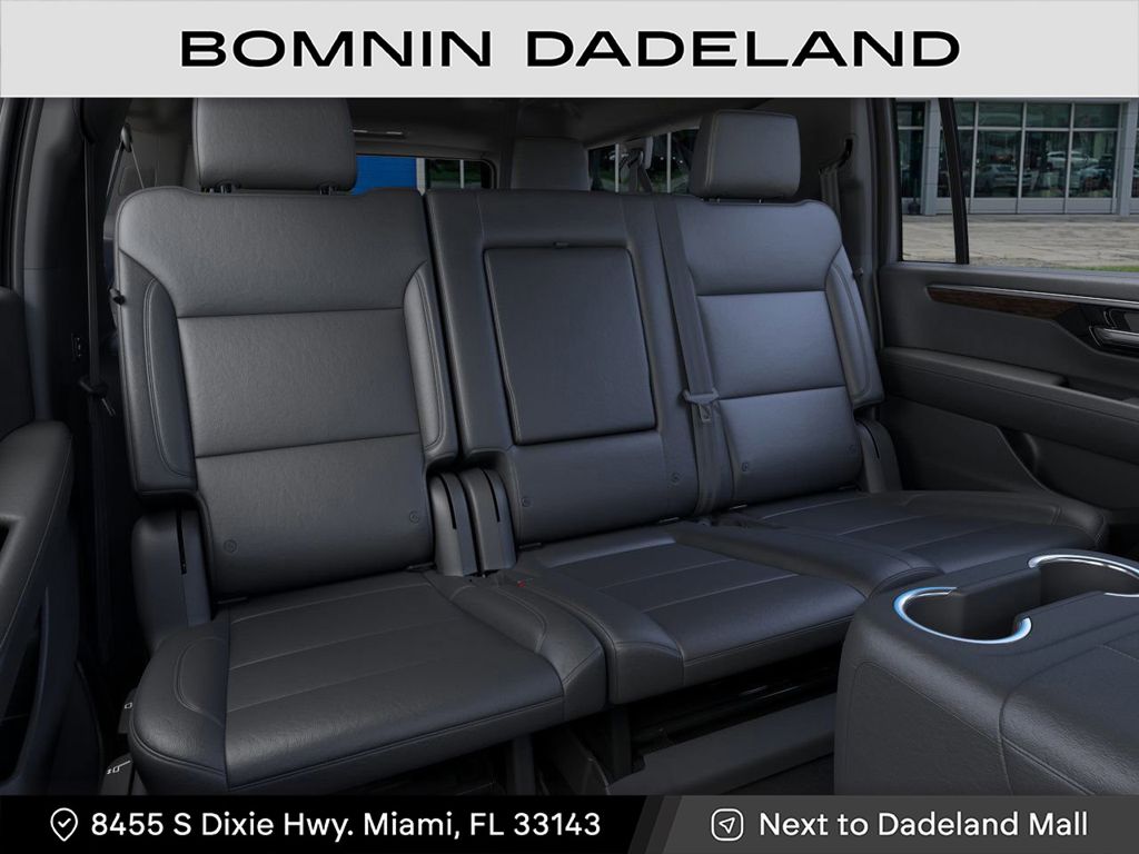 2025 Chevrolet Suburban LT photo