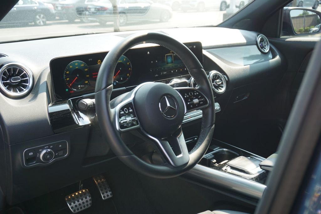 2023 Mercedes-Benz GLA 250 4MATIC 8
