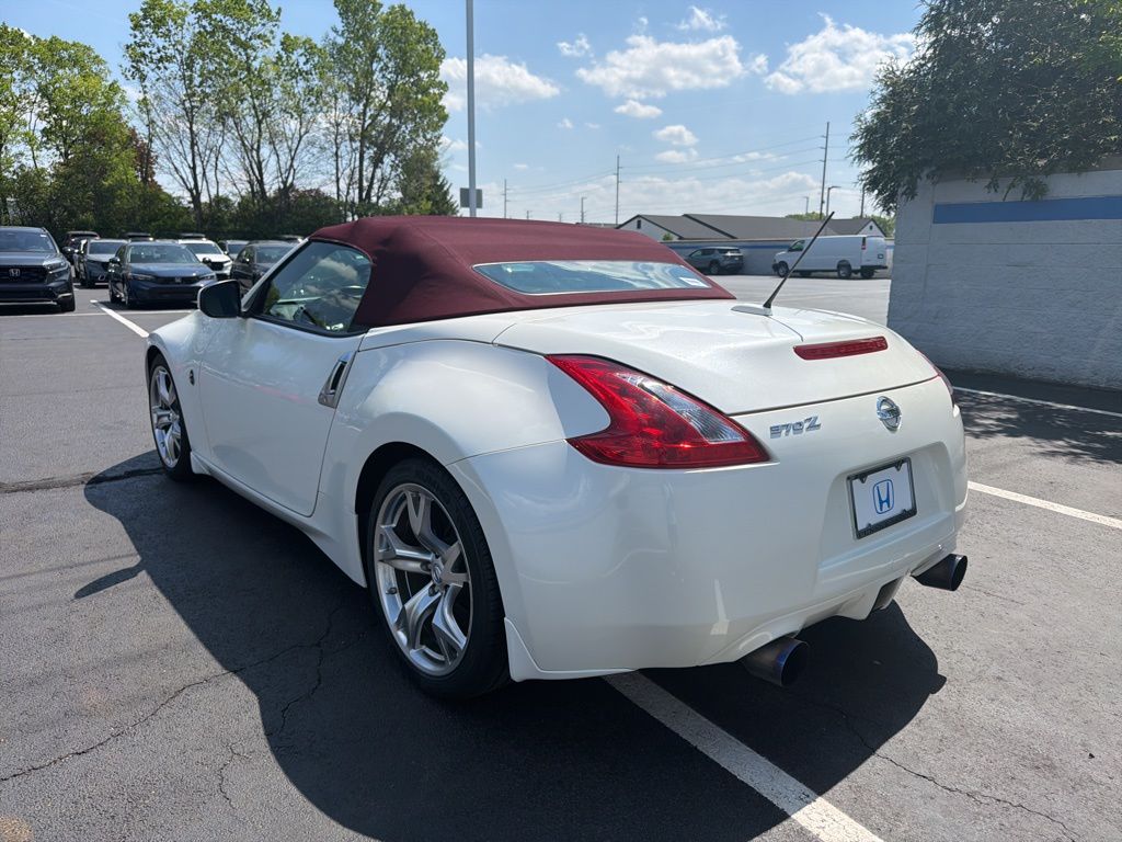 Thumbnail: 2010 Nissan Z - 3
