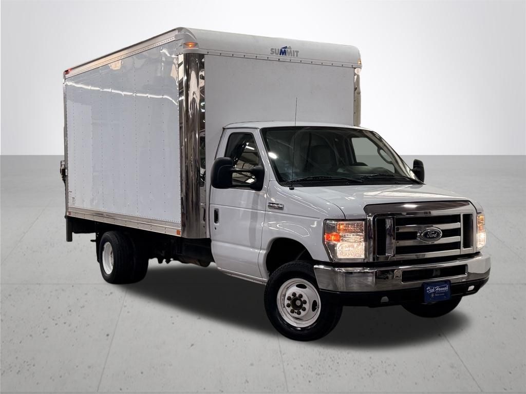 2016 Ford E-450SD Base
