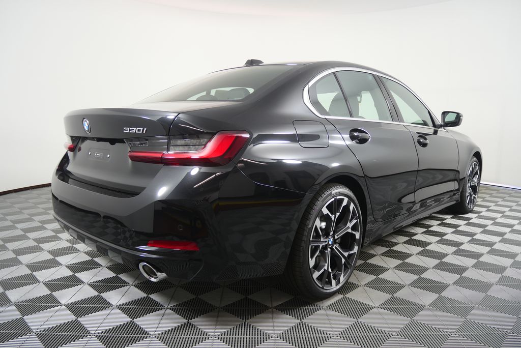 Thumbnail: 2026 BMW 3 Series - 4