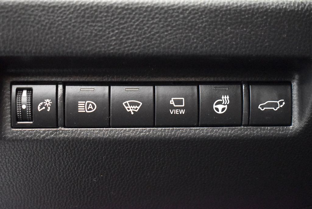 2022 Toyota RAV4 XSE 17