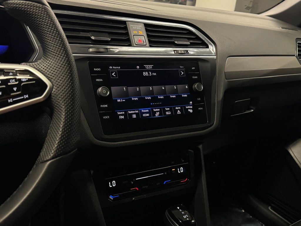 2022 Volkswagen Tiguan SE R-Line Black photo 23