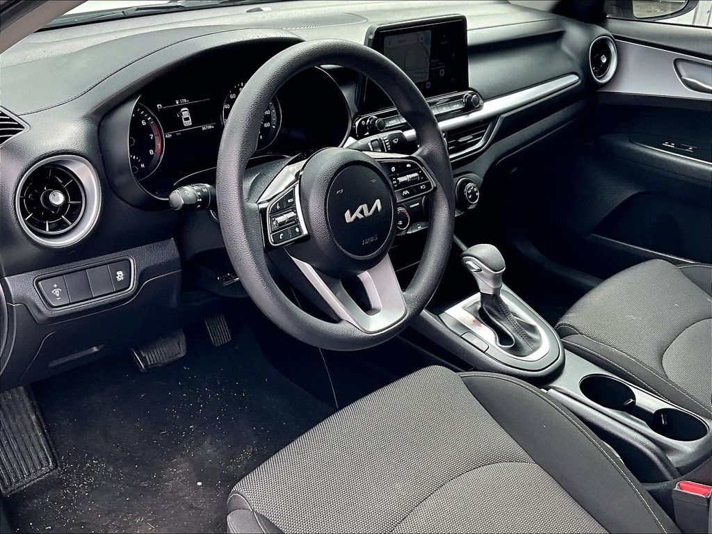 2024 Kia Forte — photo 8