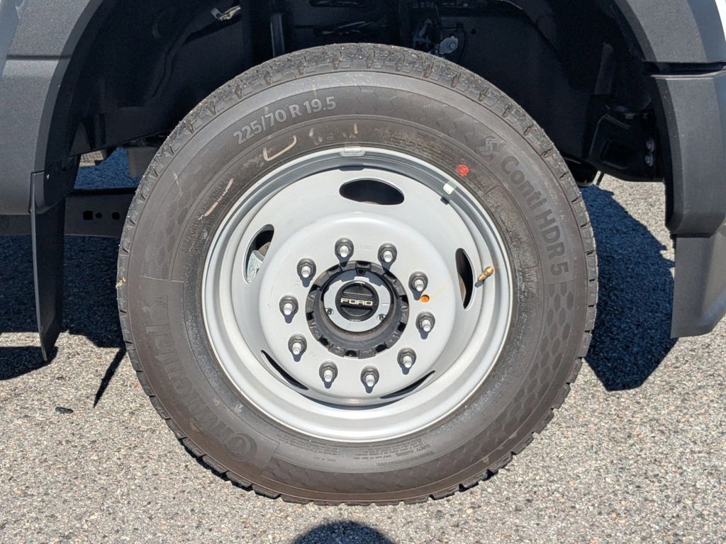 2025 Ford F-550 Chassis XL