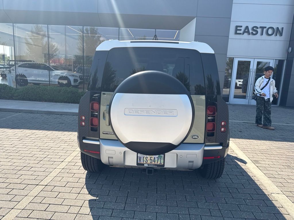 Used 2021 Green Land Rover First Edition image 6