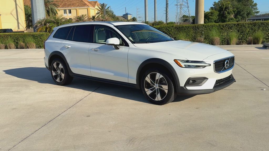 Thumbnail: 2022 Volvo S60 - 2