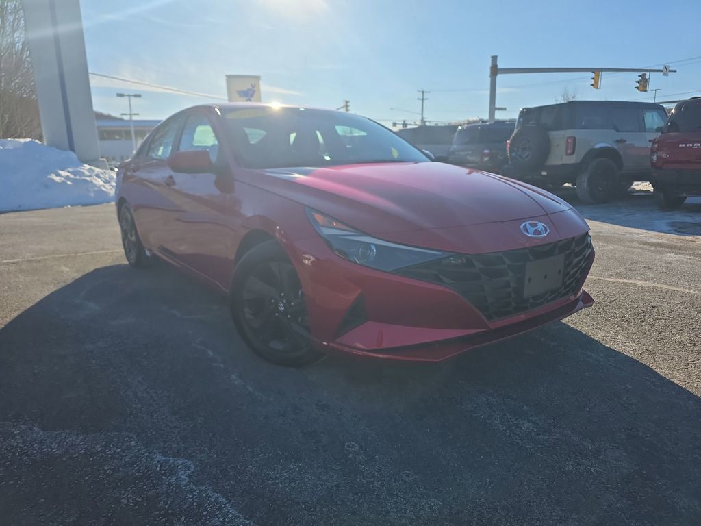 2022 Hyundai Elantra SEL FWD