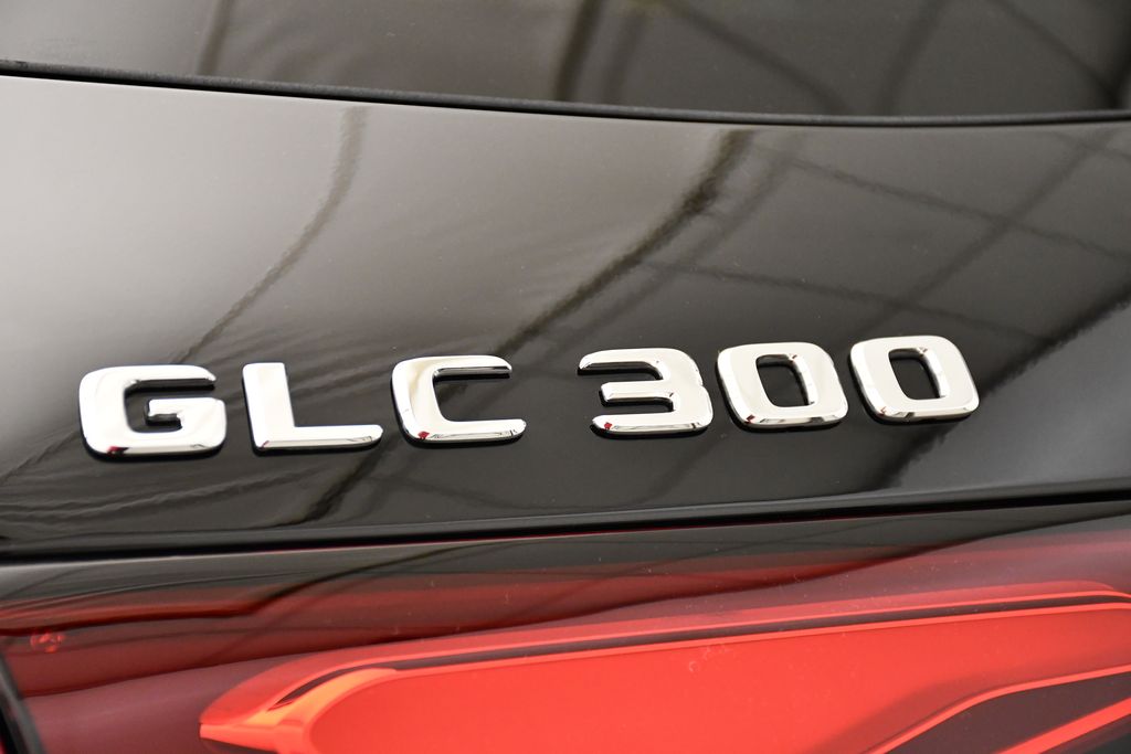2025 Mercedes-Benz GLC 300 9