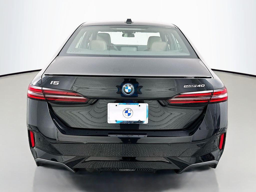 Thumbnail: 2026 BMW i5 - 6