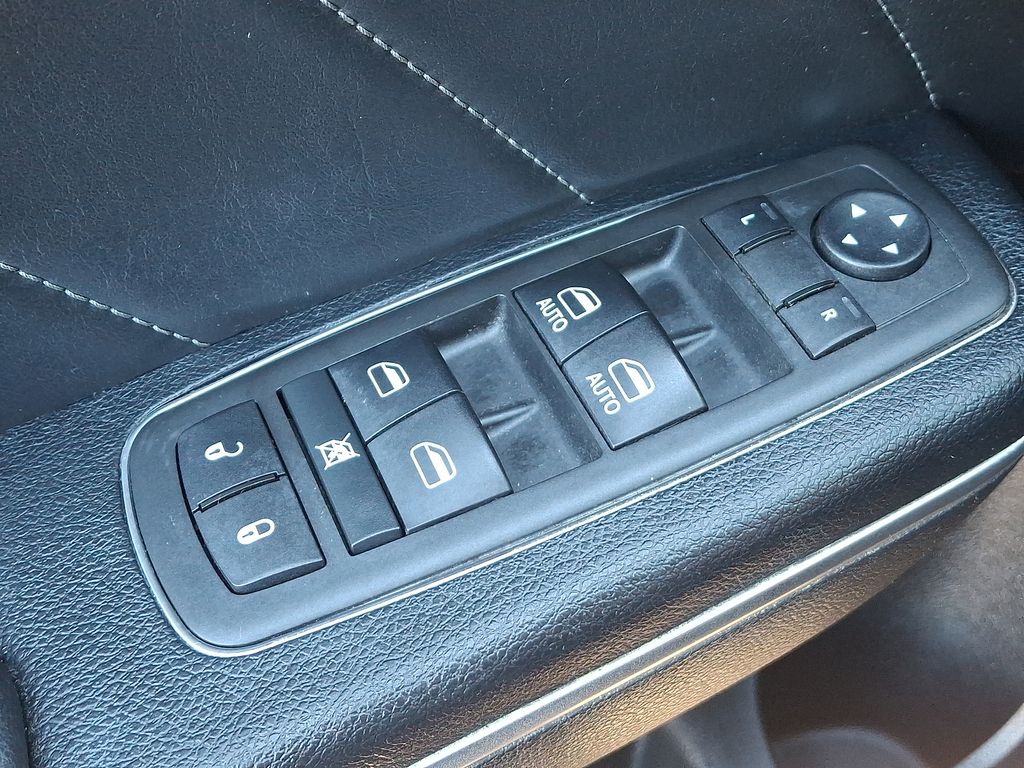 Thumbnail: 2015 Dodge Charger - 26