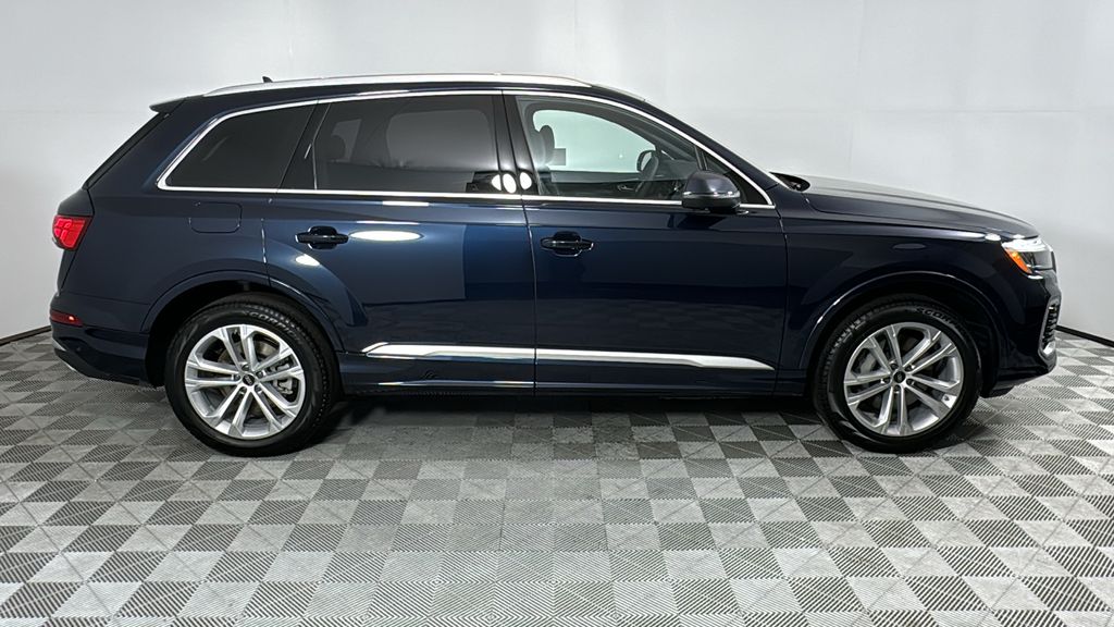 2025 Audi Q7  6