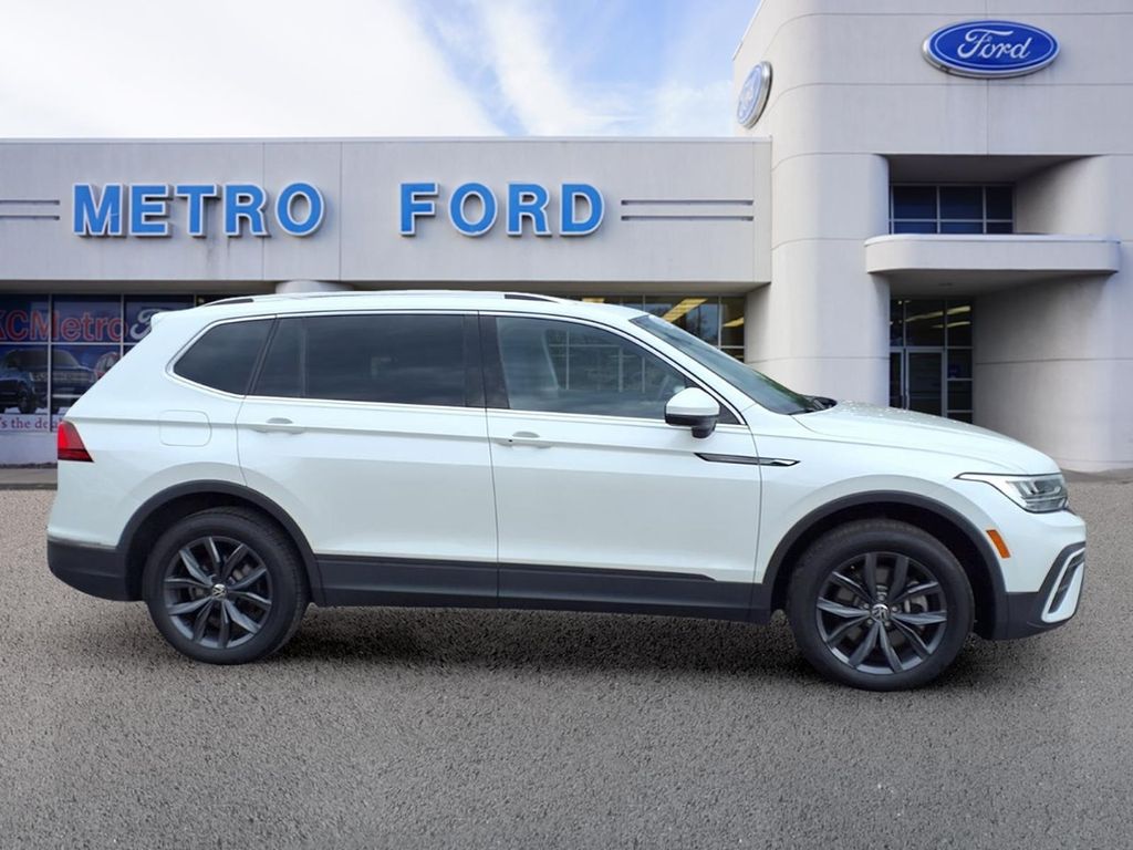 Used 2023 Volkswagen Tiguan SE with VIN 3VVMB7AX3PM034684 for sale in Kansas City