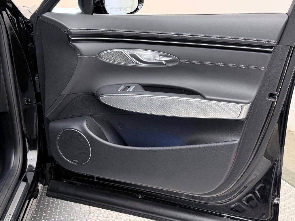 Thumbnail: 2024 Genesis GV70 - 21