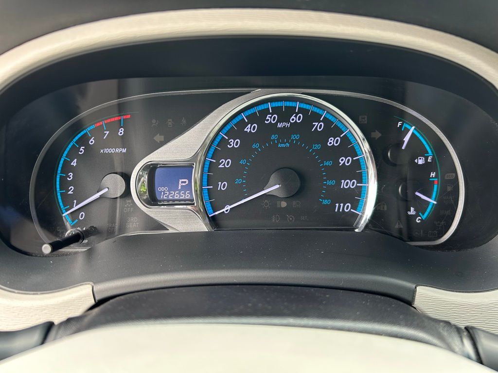 2014 Toyota Sienna XLE 28