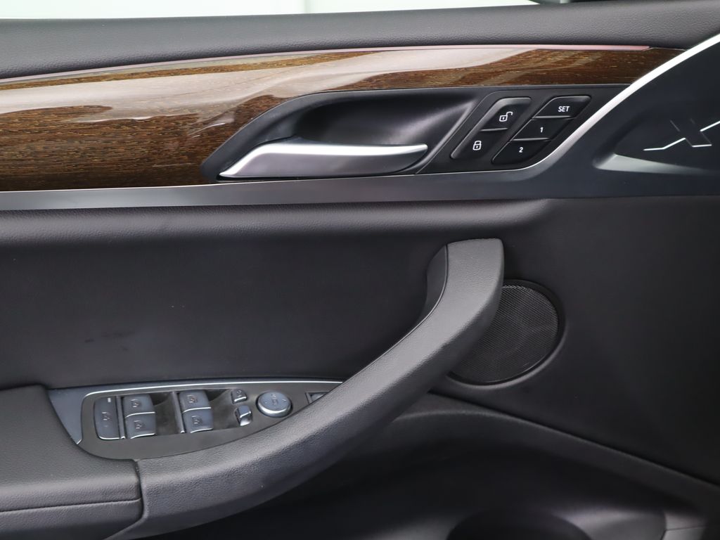 Thumbnail: 2022 BMW X4 - 24