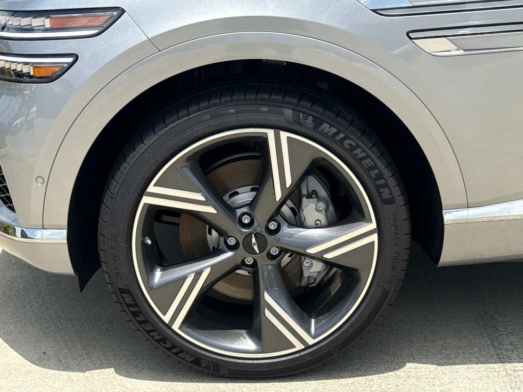 New 2026 White Genesis 3.3T Sport Prestige image 31