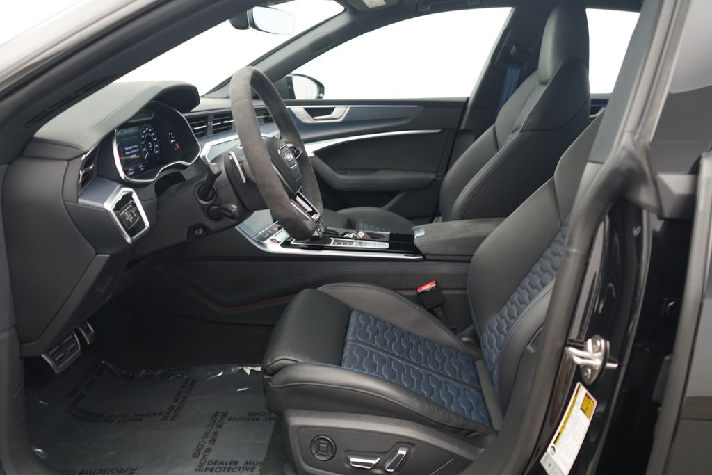 Thumbnail: 2025 Audi RS 7 - 6