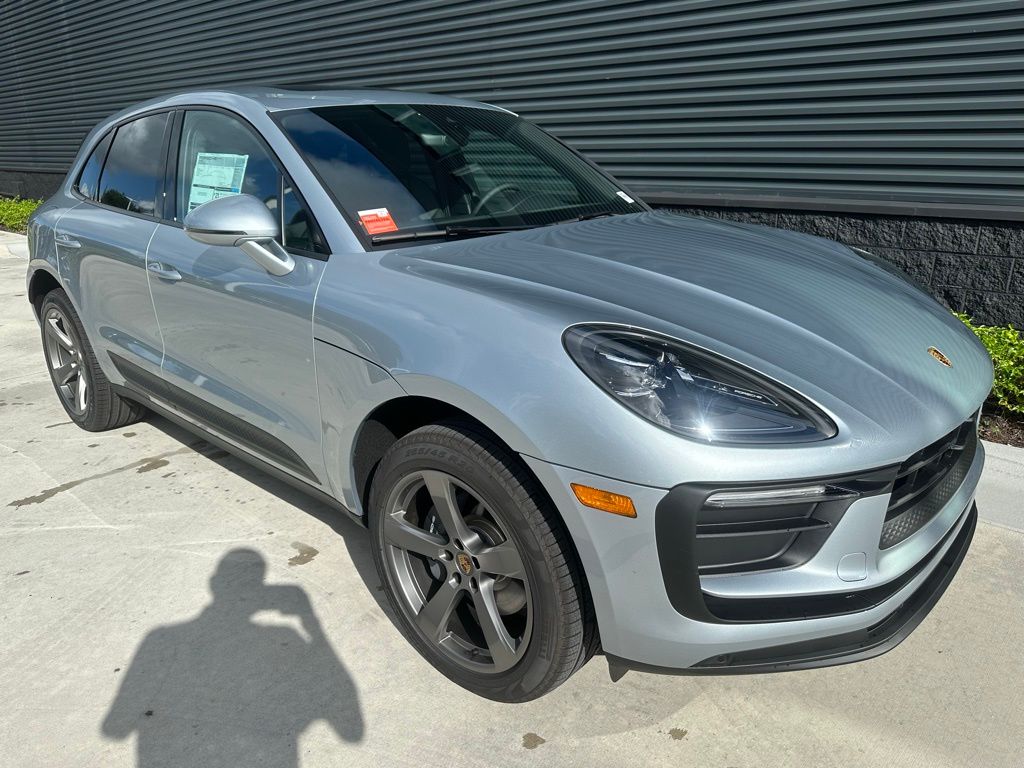 2025 Porsche Macan  12