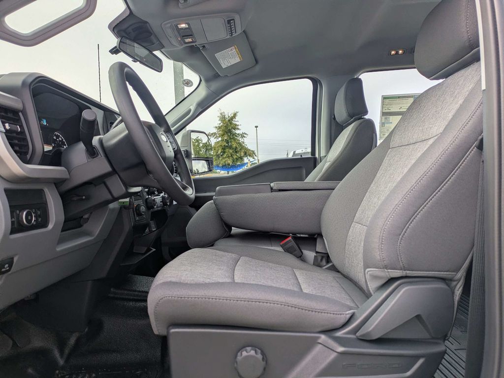 2027 Ford F-250 Super Duty XL
