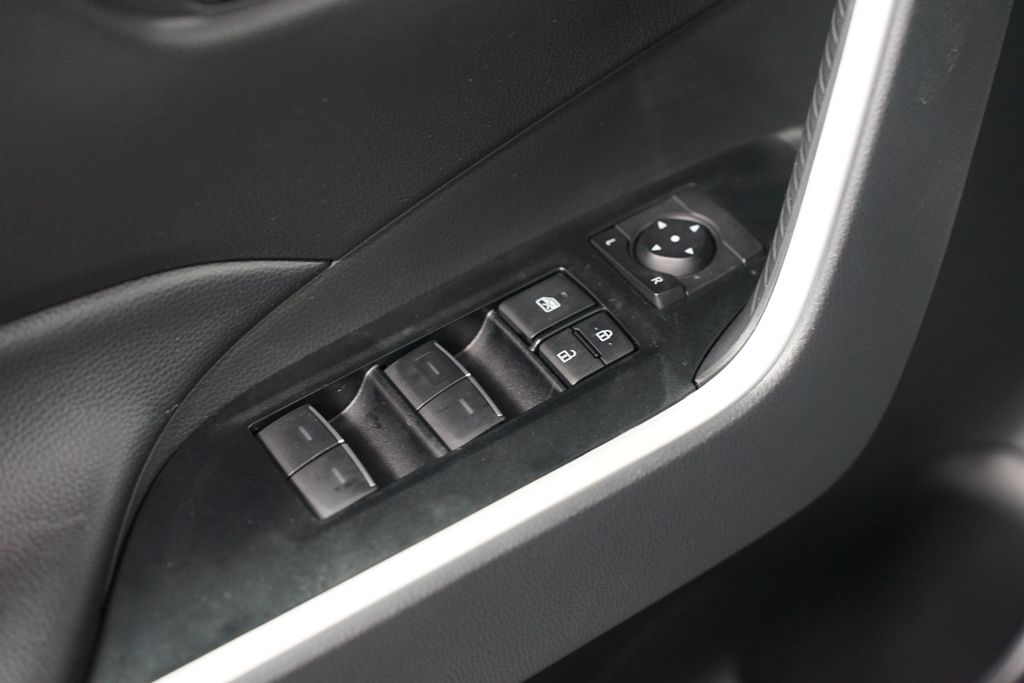 Thumbnail: 2025 Toyota RAV4 - 31