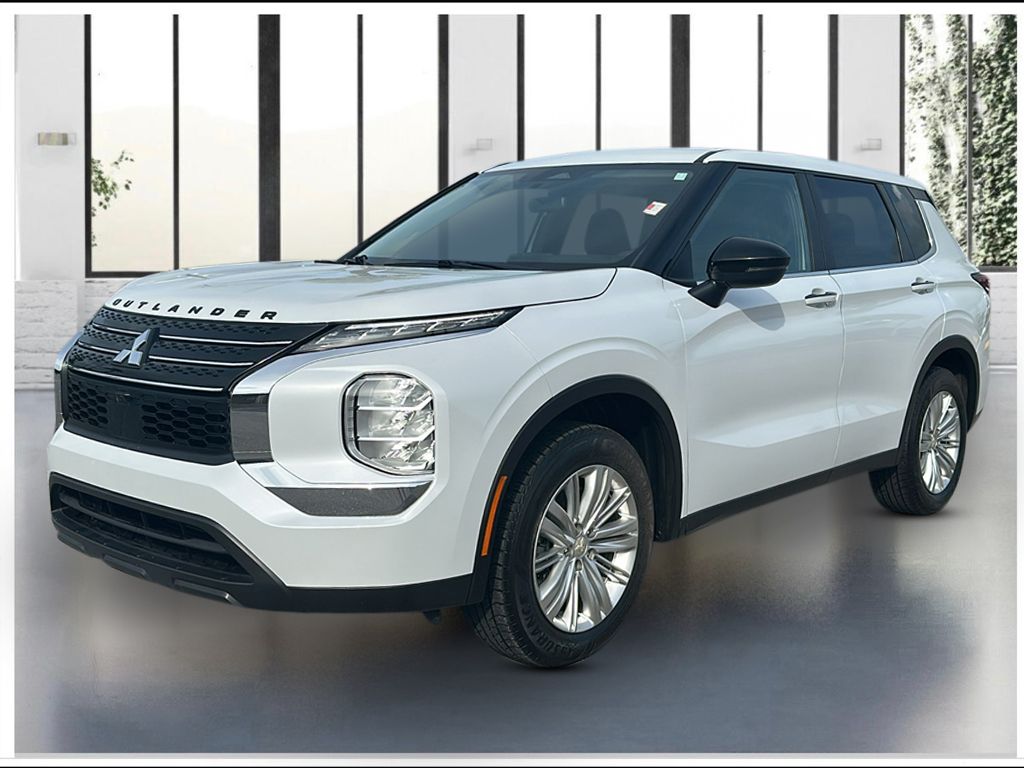 2024 Mitsubishi Outlander ES 2WD's photo
