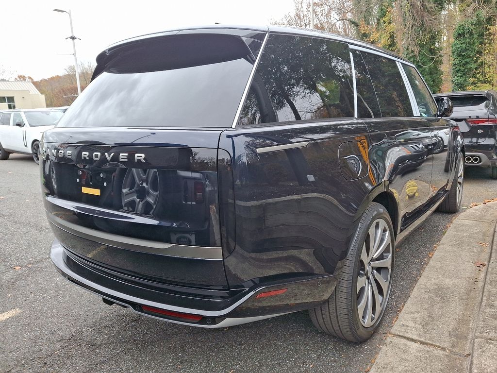 2025 Land Rover Range Rover SE 3