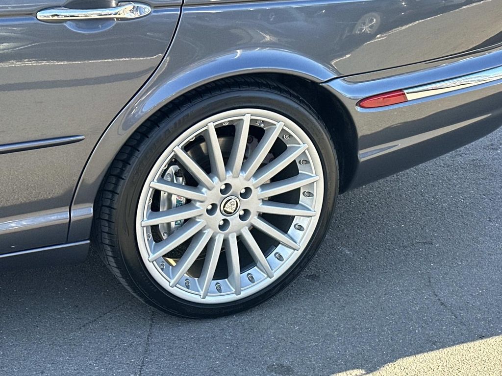 Thumbnail: 2005 Jaguar XJ - 16