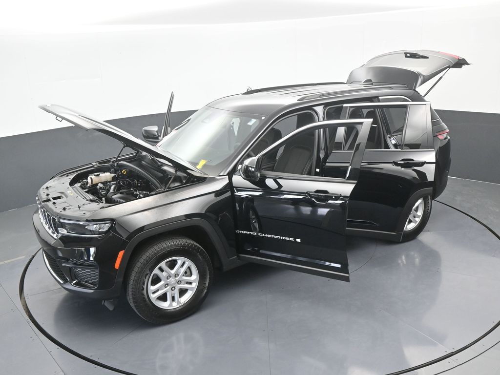 Used 2025 Diamond Black Crystal Pearlcoat Jeep Laredo image 65