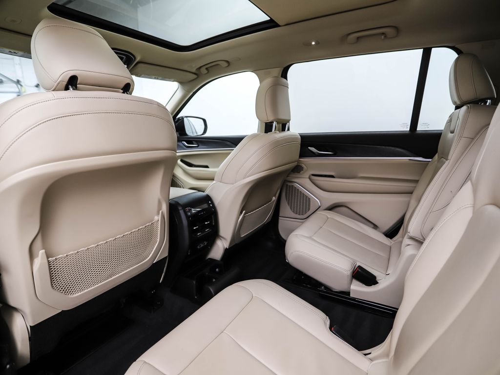 Thumbnail: 2021 Jeep Grand Cherokee L - 20