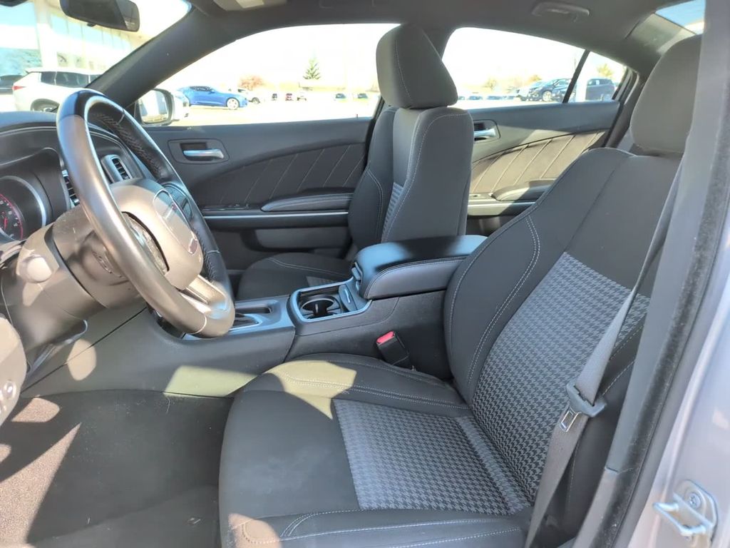 Used 2023 Silver Dodge SXT image 9