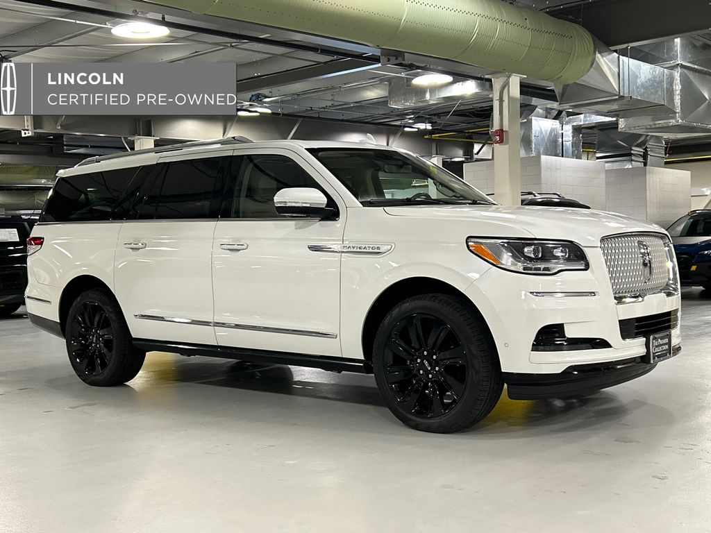 White Metallic 2022 Lincoln Navigator SUV / Crossover Four-Wheel Drive Automatic