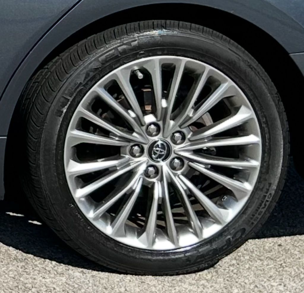 Thumbnail: 2019 Toyota Avalon - 9