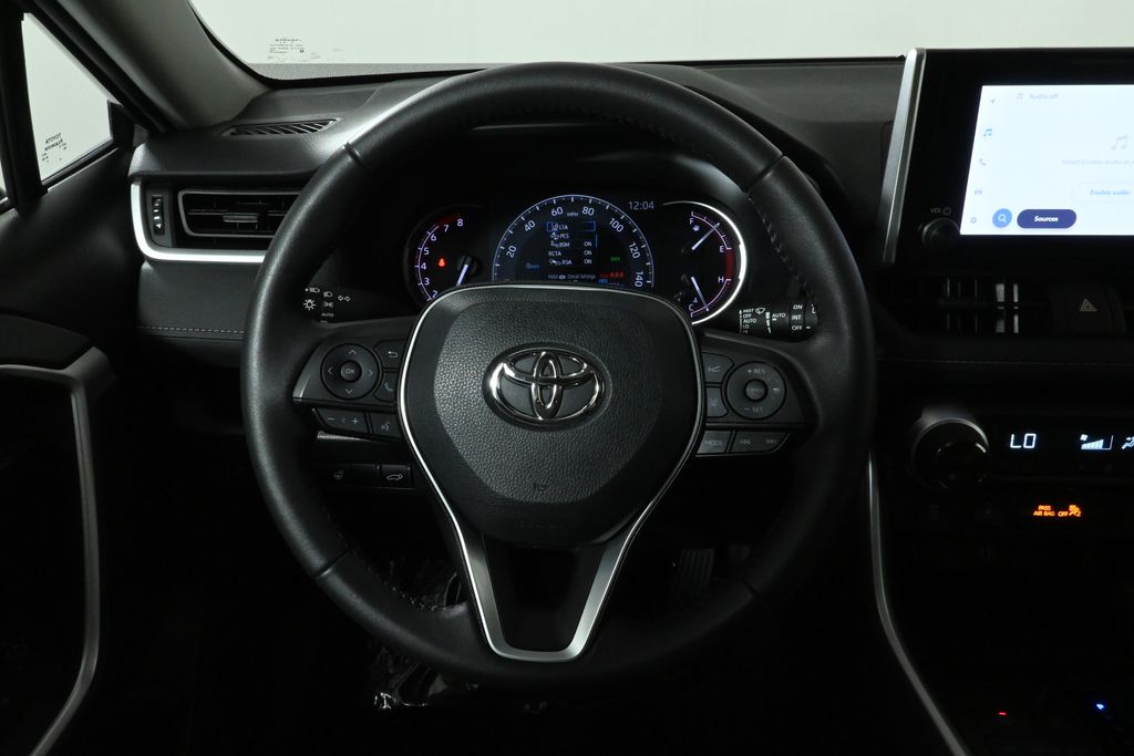 2023 Toyota RAV4 XLE 18