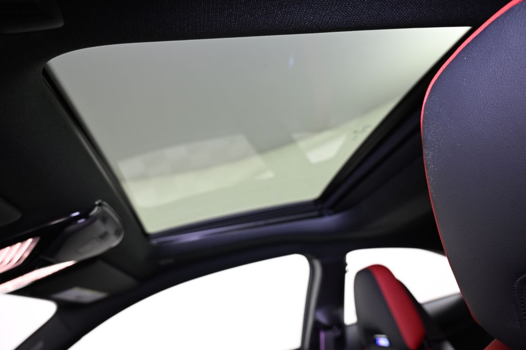 Thumbnail: 2025 BMW M2 - 20
