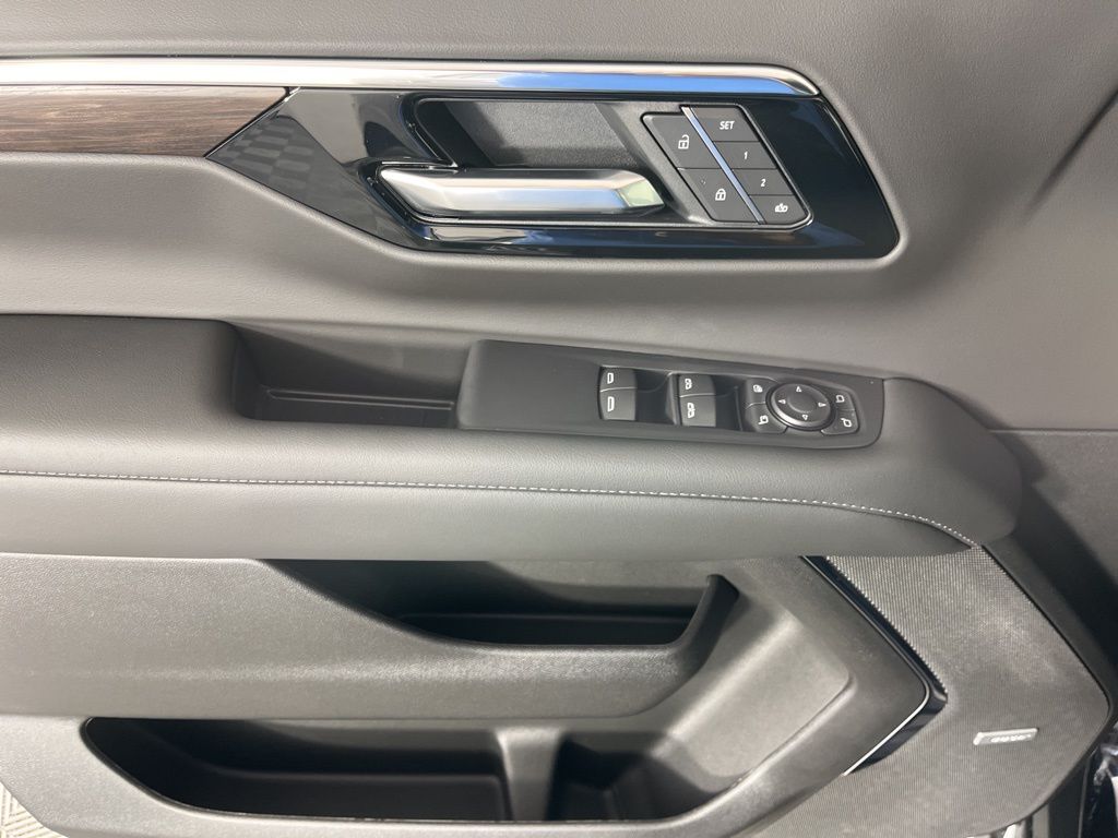 Thumbnail: 2026 Chevrolet Tahoe - 29