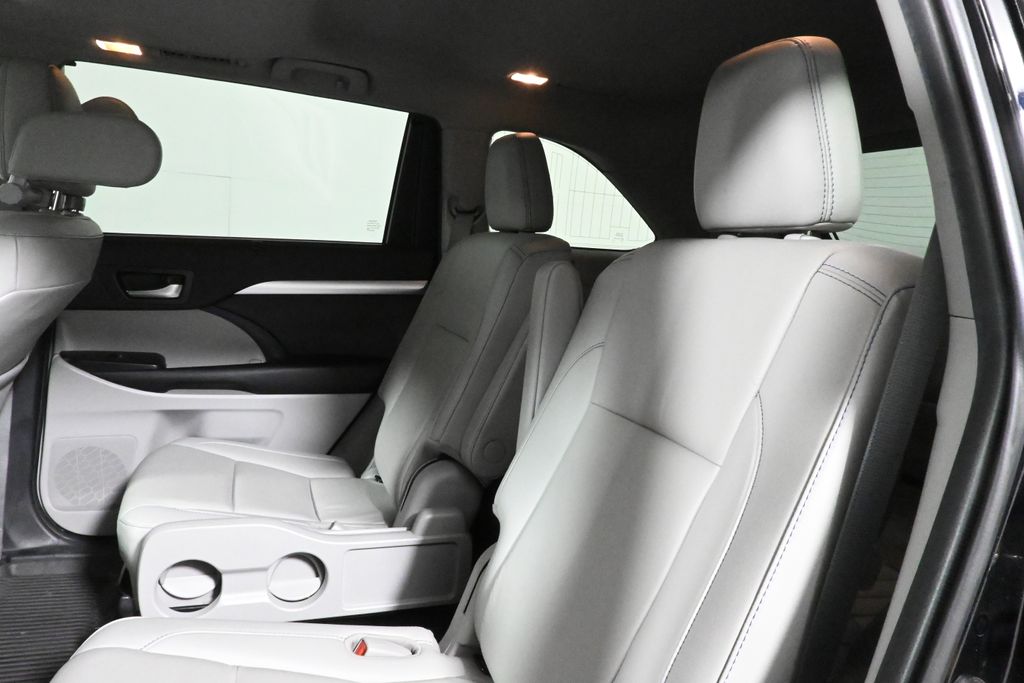 Thumbnail: 2019 Toyota Highlander - 5