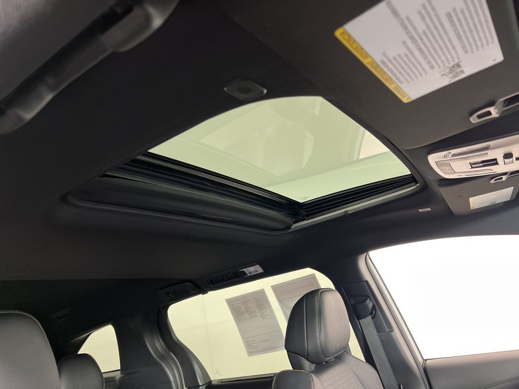 Thumbnail: 2025 Toyota Sienna - 12