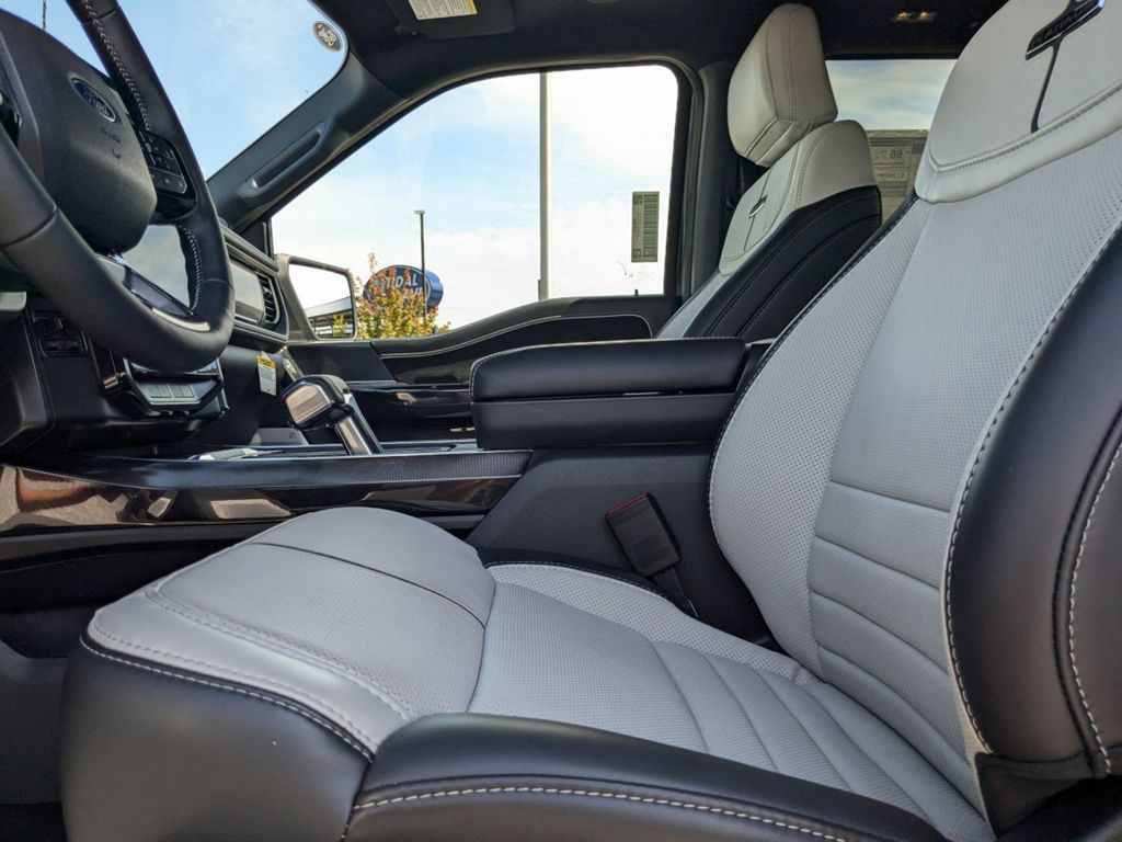 2025 Ford F-150 Lightning Platinum