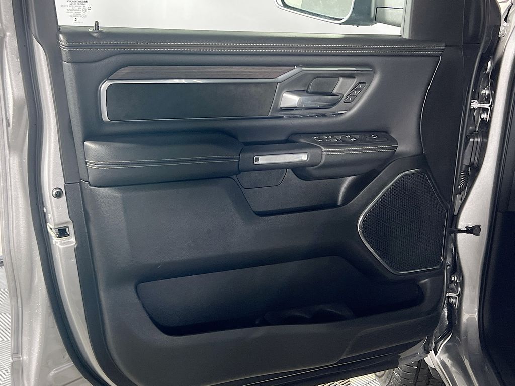 1500 Crew Cab Laramie