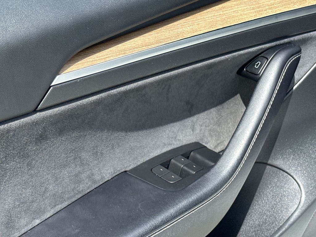 Thumbnail: 2022 Tesla Model 3 - 28