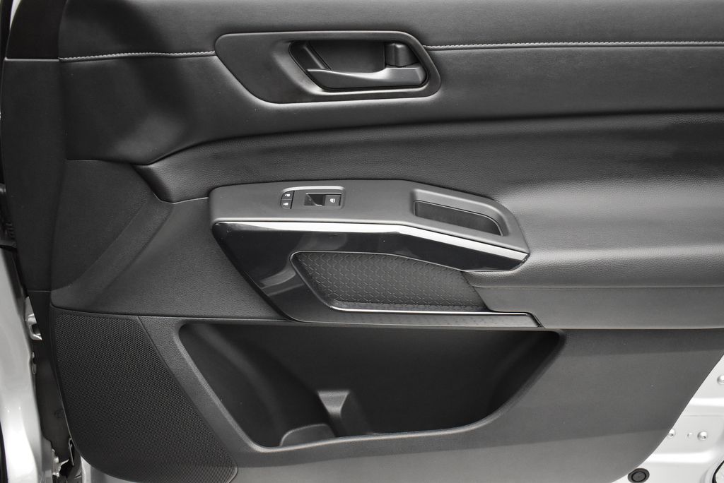 Thumbnail: 2023 Nissan Pathfinder - 20