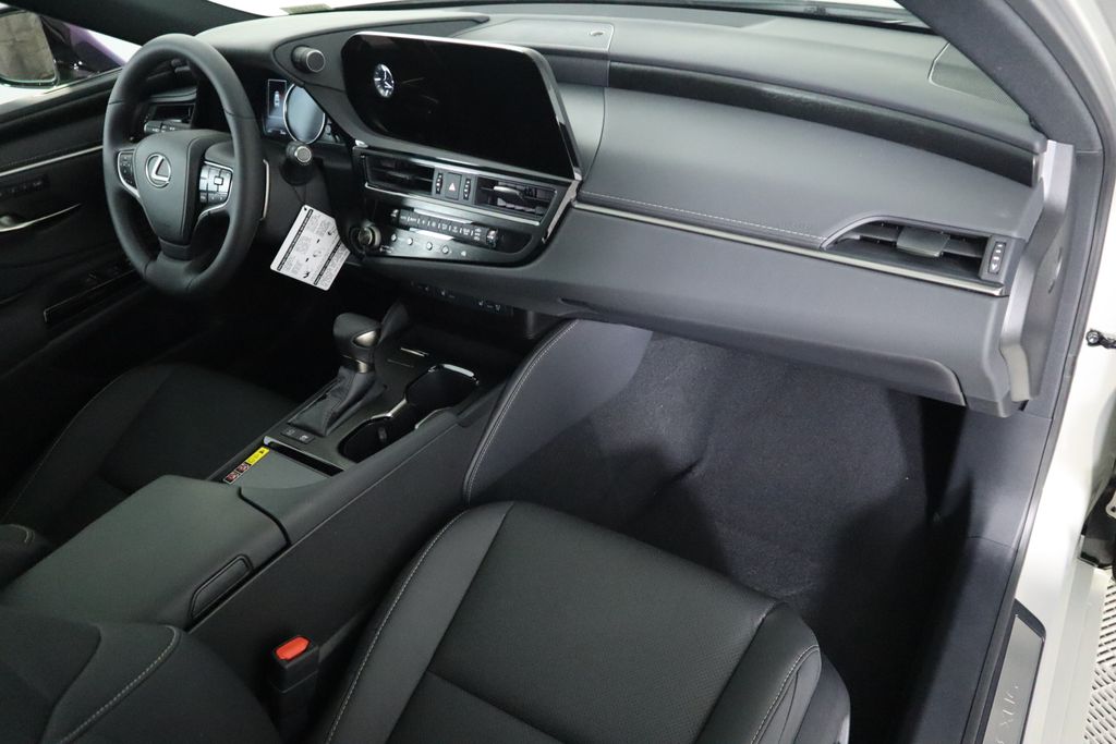 2025 Lexus ES Hybrid 300h 18