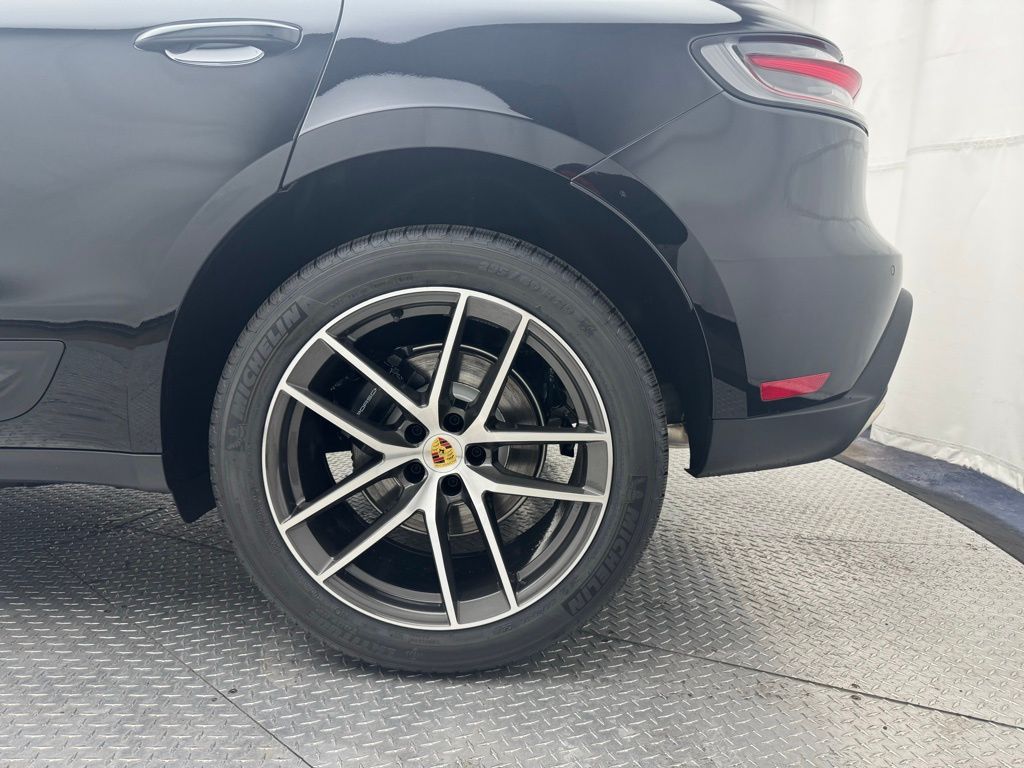 Thumbnail: 2025 Porsche Macan - 7