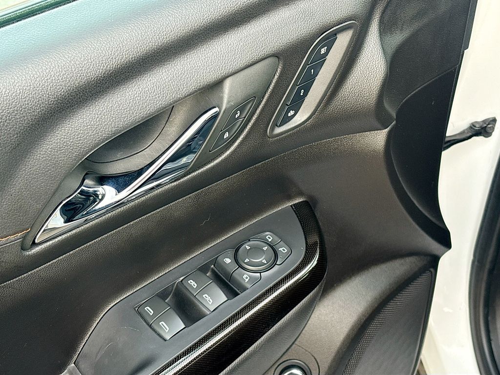 Used 2023 White GMC AT4 image 18