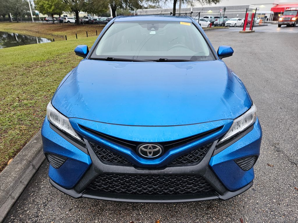 2020 Toyota Camry SE 8