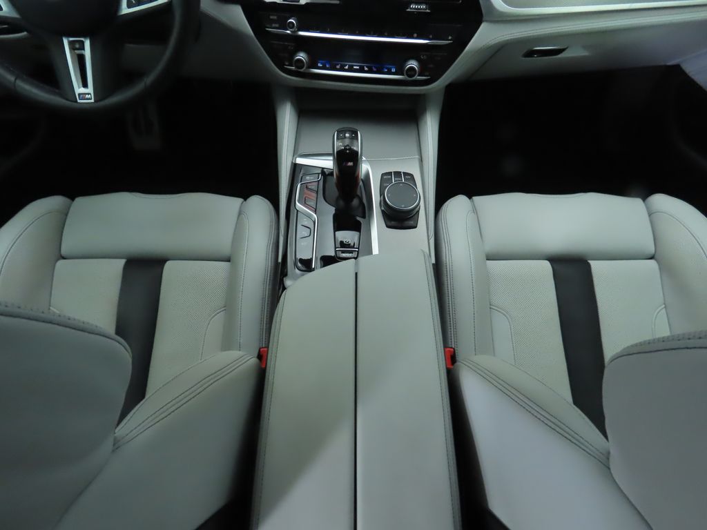 Thumbnail: 2022 BMW M5 - 17